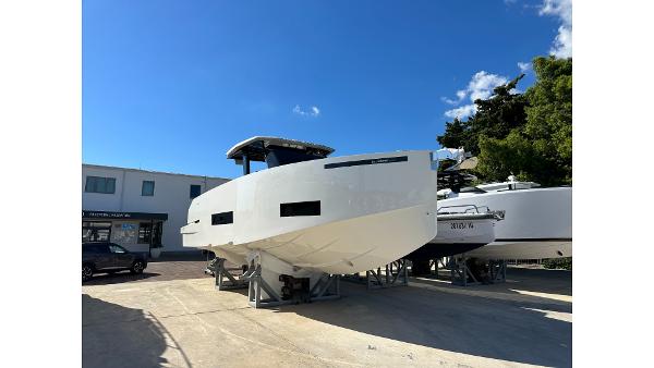 De Antonio Yachts D42 Open