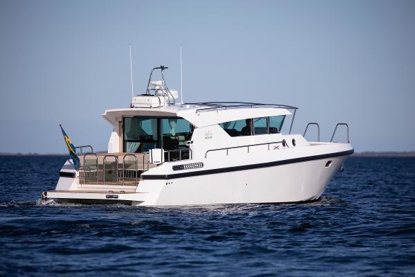 2025 Delta Powerboats 400 SW