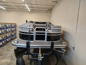 2025 Lowe UC180
