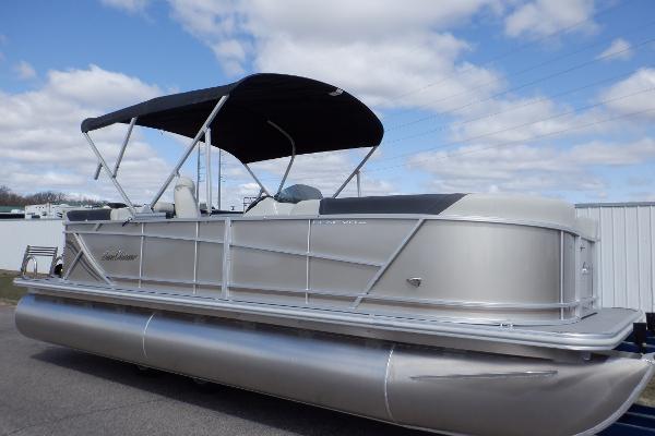 SunChaser Geneva Cruise 22 LR DH 2024 SunChaser Geneva Cruise 22 LR DH pontoon boat with canopy, parked outdoors.