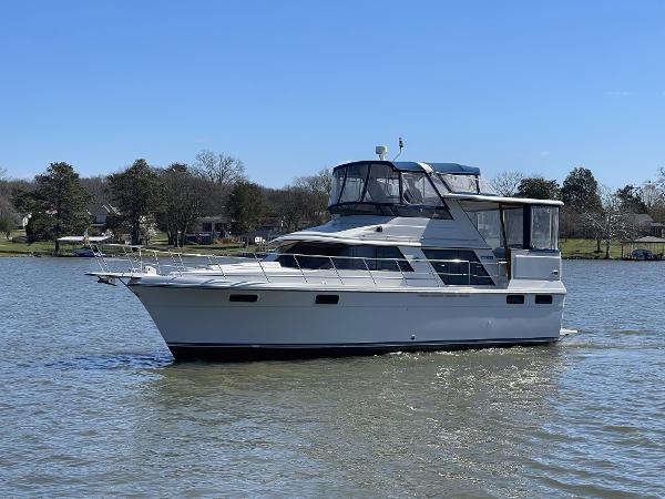 1990 Carver 4207 Aft Cabin Motoryacht