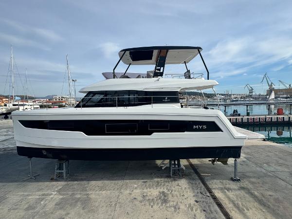 Fountaine Pajot MY5