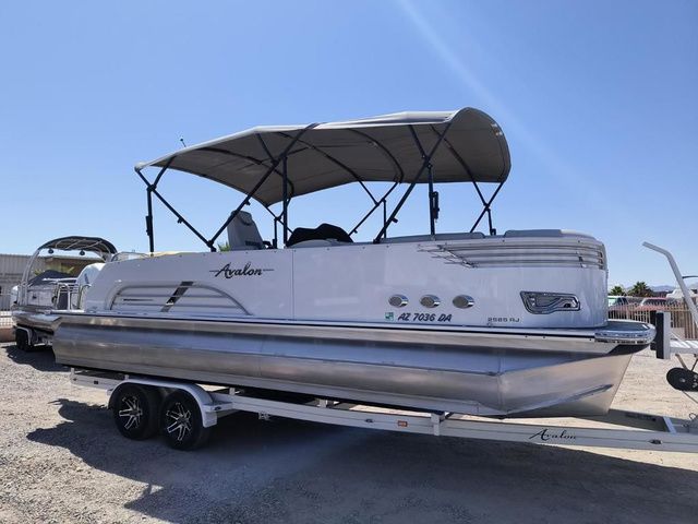 2018 Avalon Ambassador Rear J Lounge - 25'