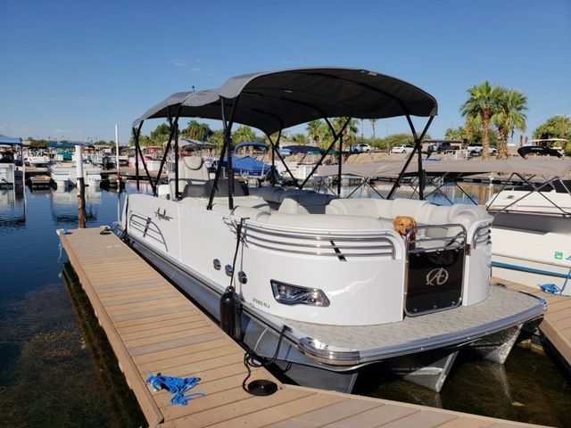 2018 Avalon Ambassador Rear J Lounge - 25'