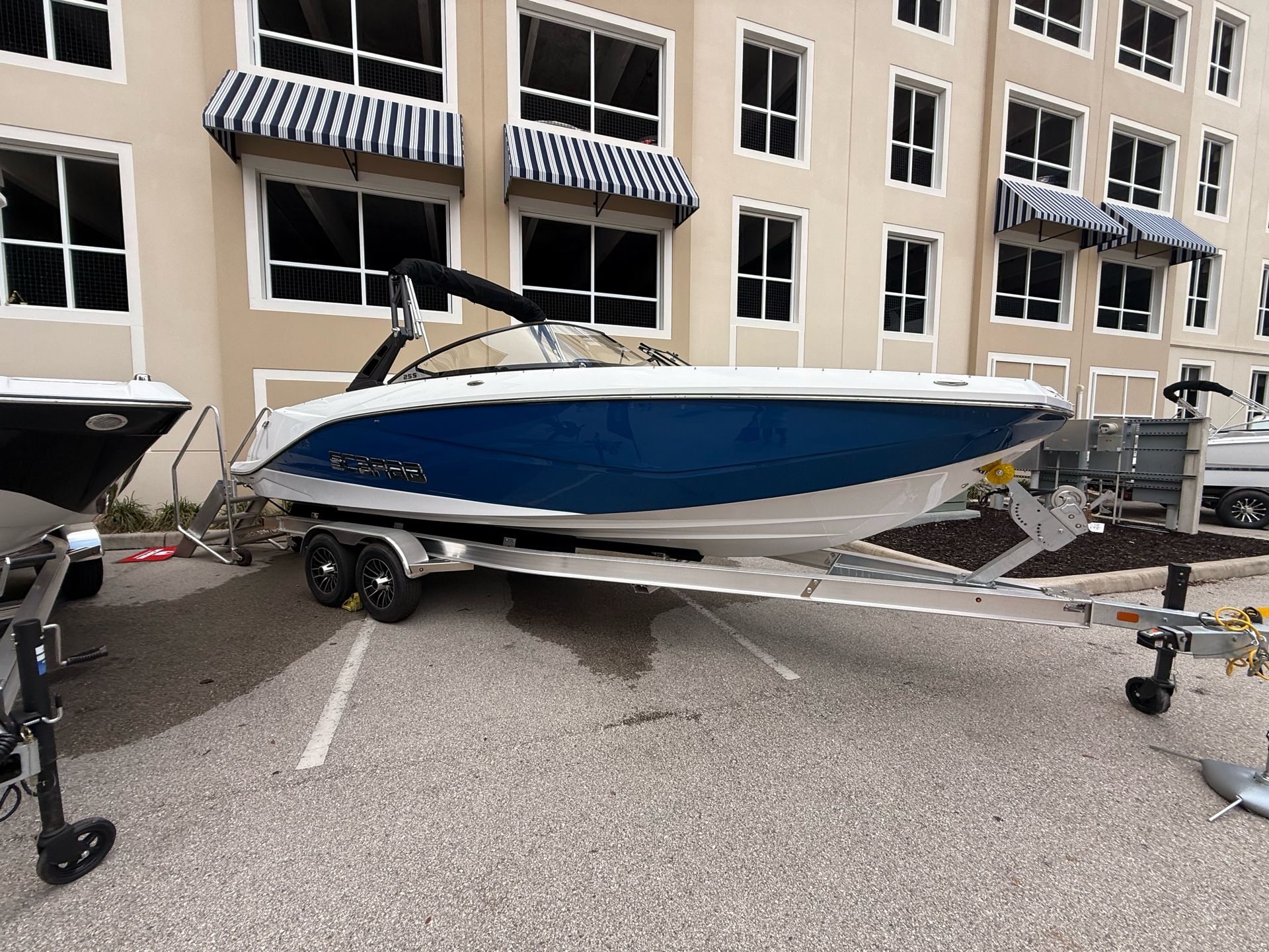2025 Scarab 255 SE