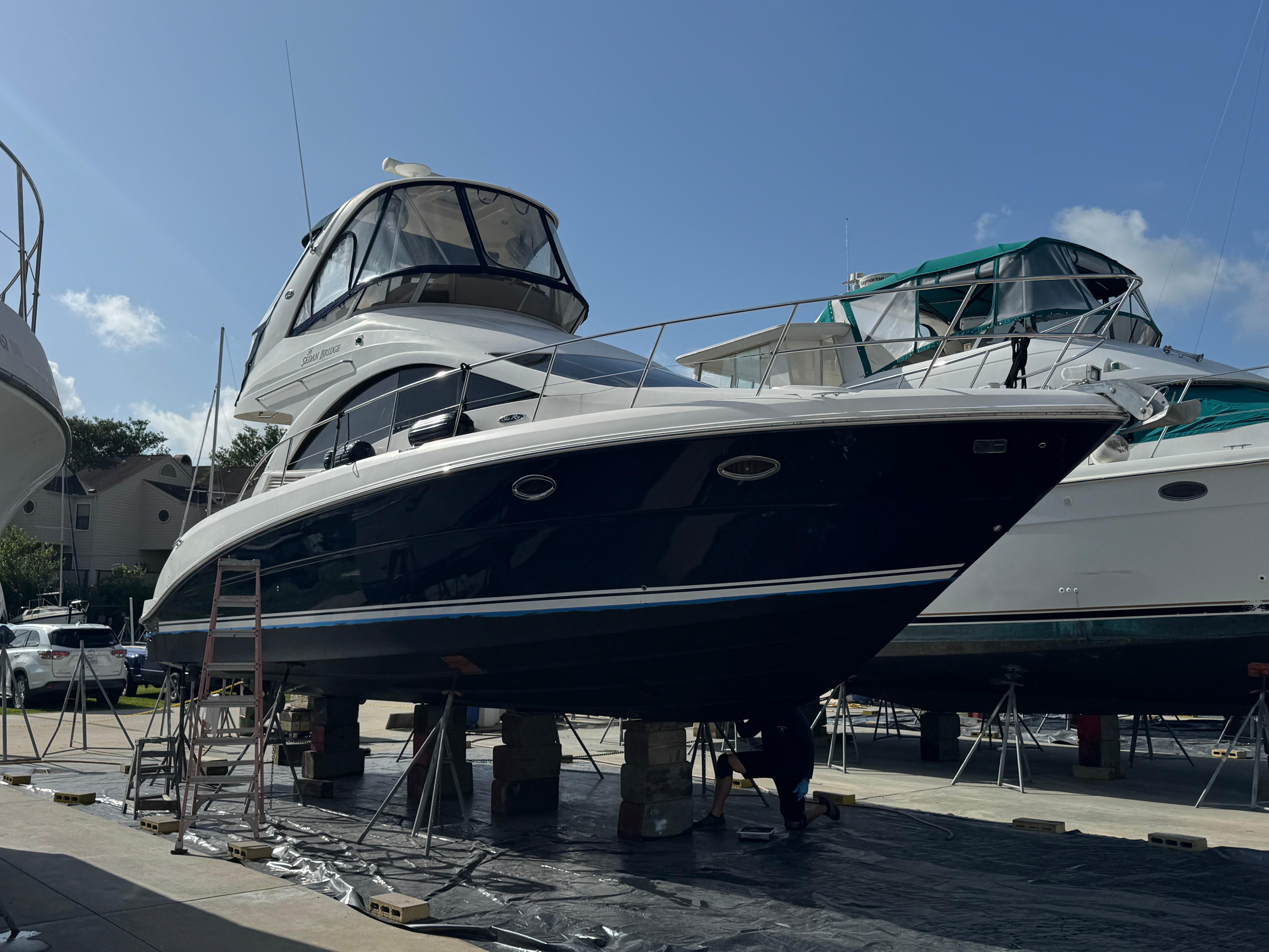 Sea Ray 36 Sedan Bridge 2007 Sea Ray 36 Sedan Bridge yacht on dry dock under clear sky.