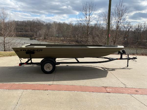 2025 Tracker GRIZZLY 1860 Utility