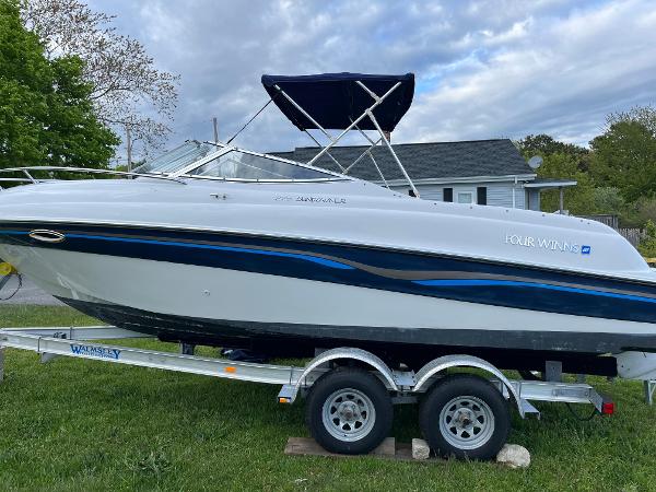 Four Winns Sundowner 225