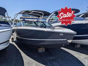 Four Winns H2 2023 Four Winns H2 boat on sale, displayed outdoors.