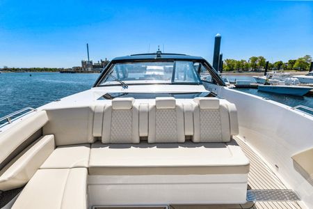 2023 Cruisers Yachts 50 GLS Boat Test, Pricing, Specs