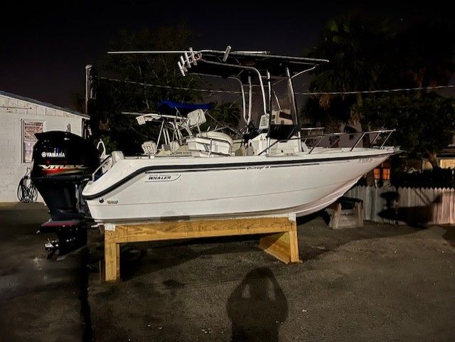 2000 Boston Whaler Outrage 18