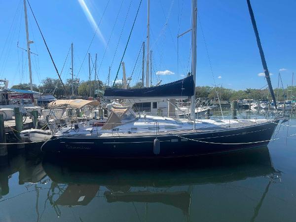 Beneteau Oceanis 473 2004 Beneteau Oceanis 473 sailboat docked in a marina under clear blue skies.