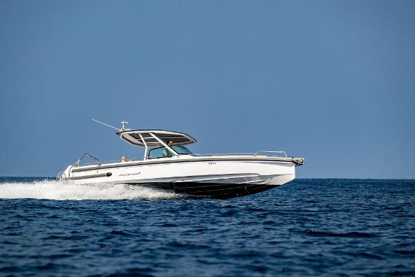 2023 Axopar 28 T-Top