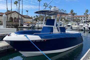 2014 Robalo R222 Center Console