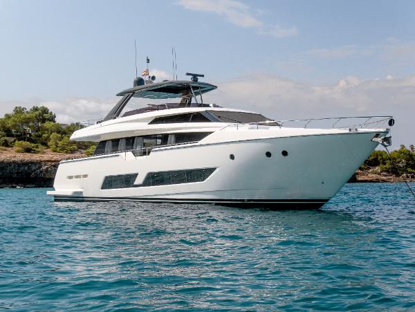 2017 Ferretti Yachts 850