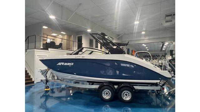 2025 Yamaha Boats AR220