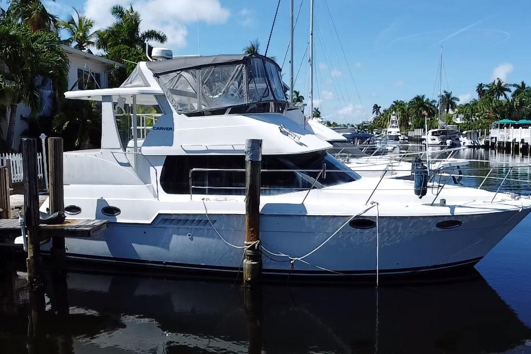 2003 Carver 356 Motor Yacht