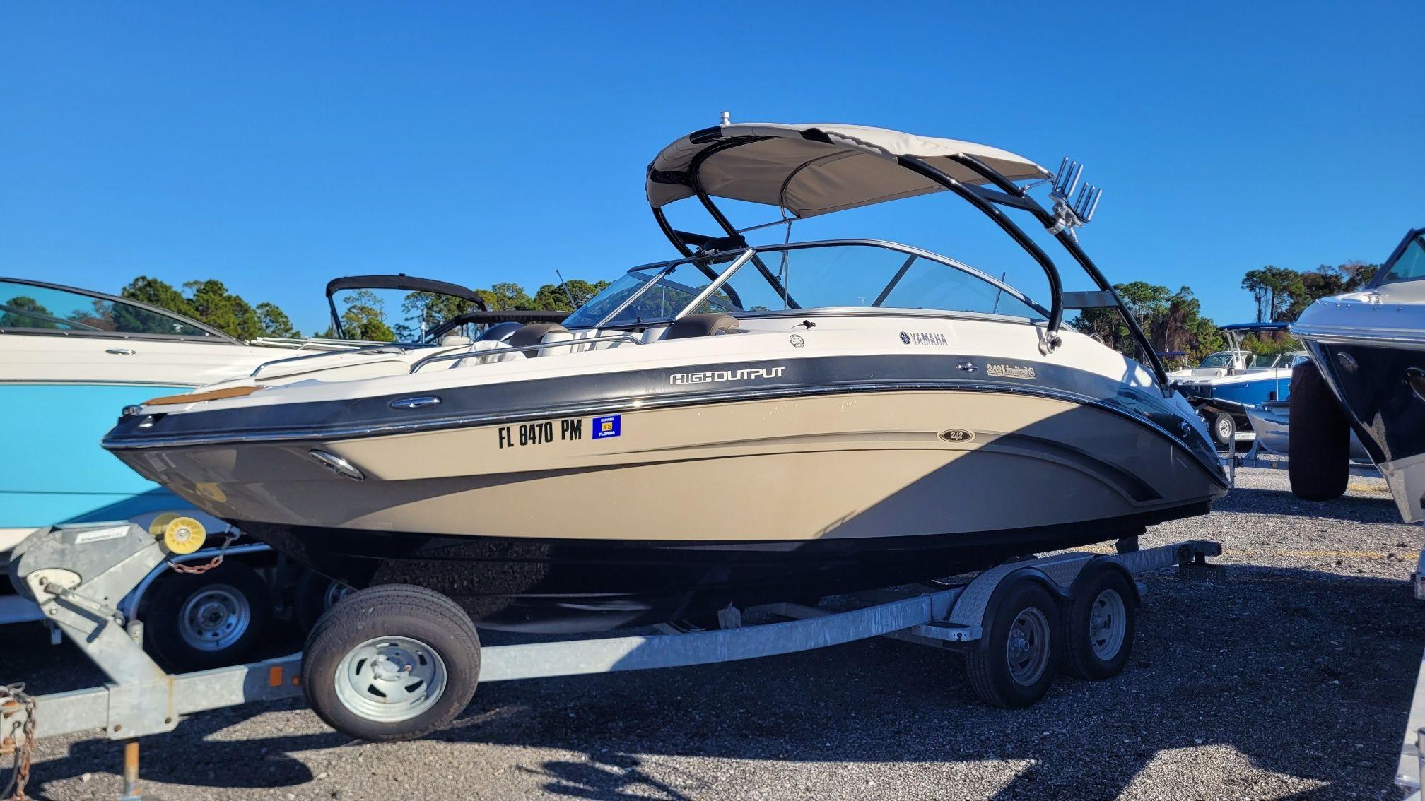 2013 Yamaha Boats 242 LTD S
