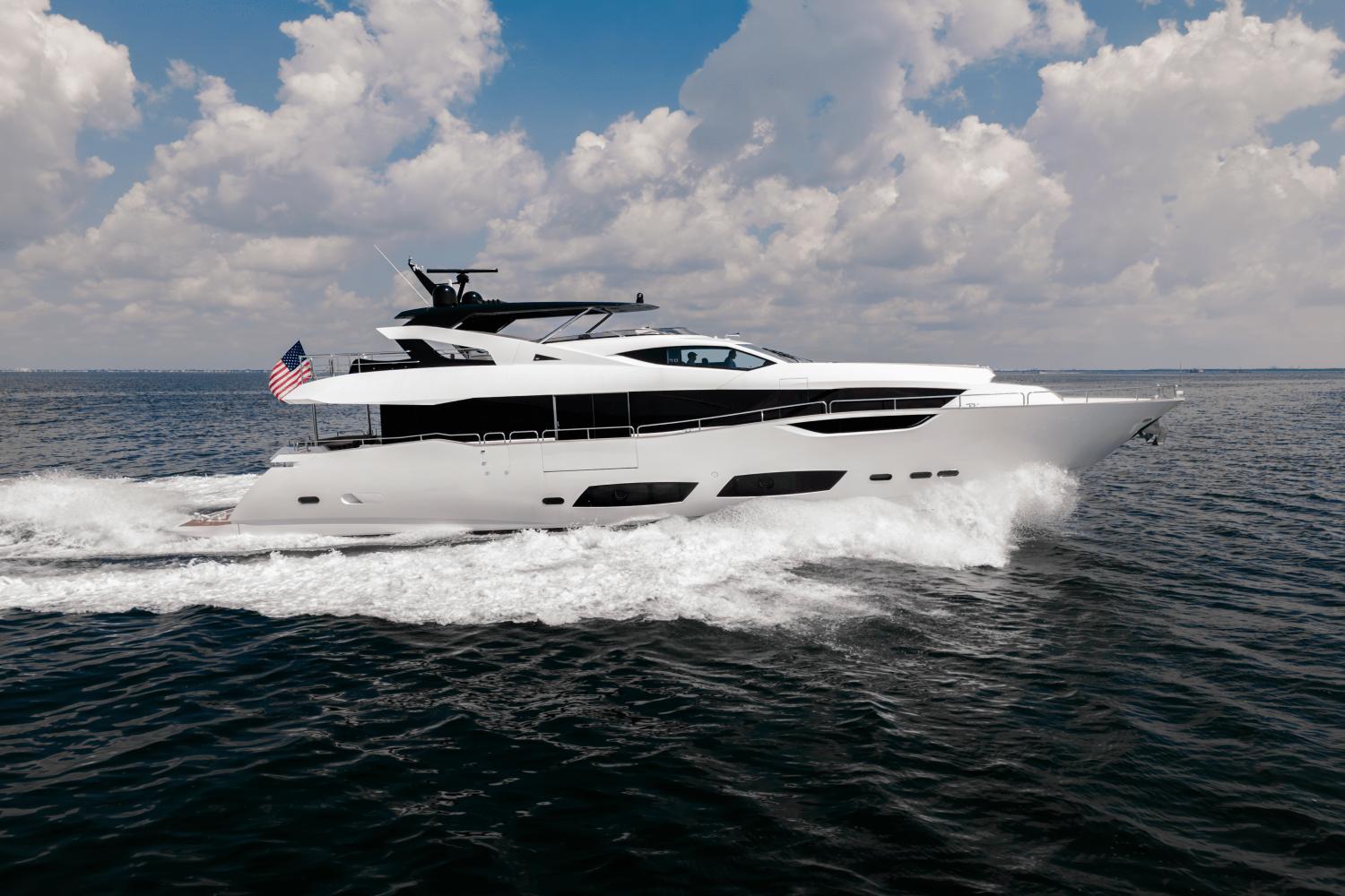 2023 Sunseeker 95 Yacht