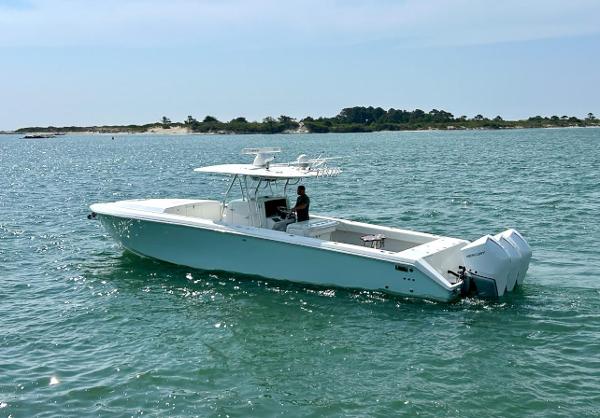 2008 Venture 39 Cuddy