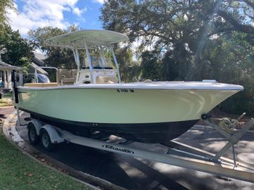 2018 Sportsman Heritage 241 Center Console