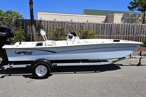 Mako Pro Skiff 17 CC 2026 Mako Pro Skiff 17 CC boat on trailer, parked outdoors.