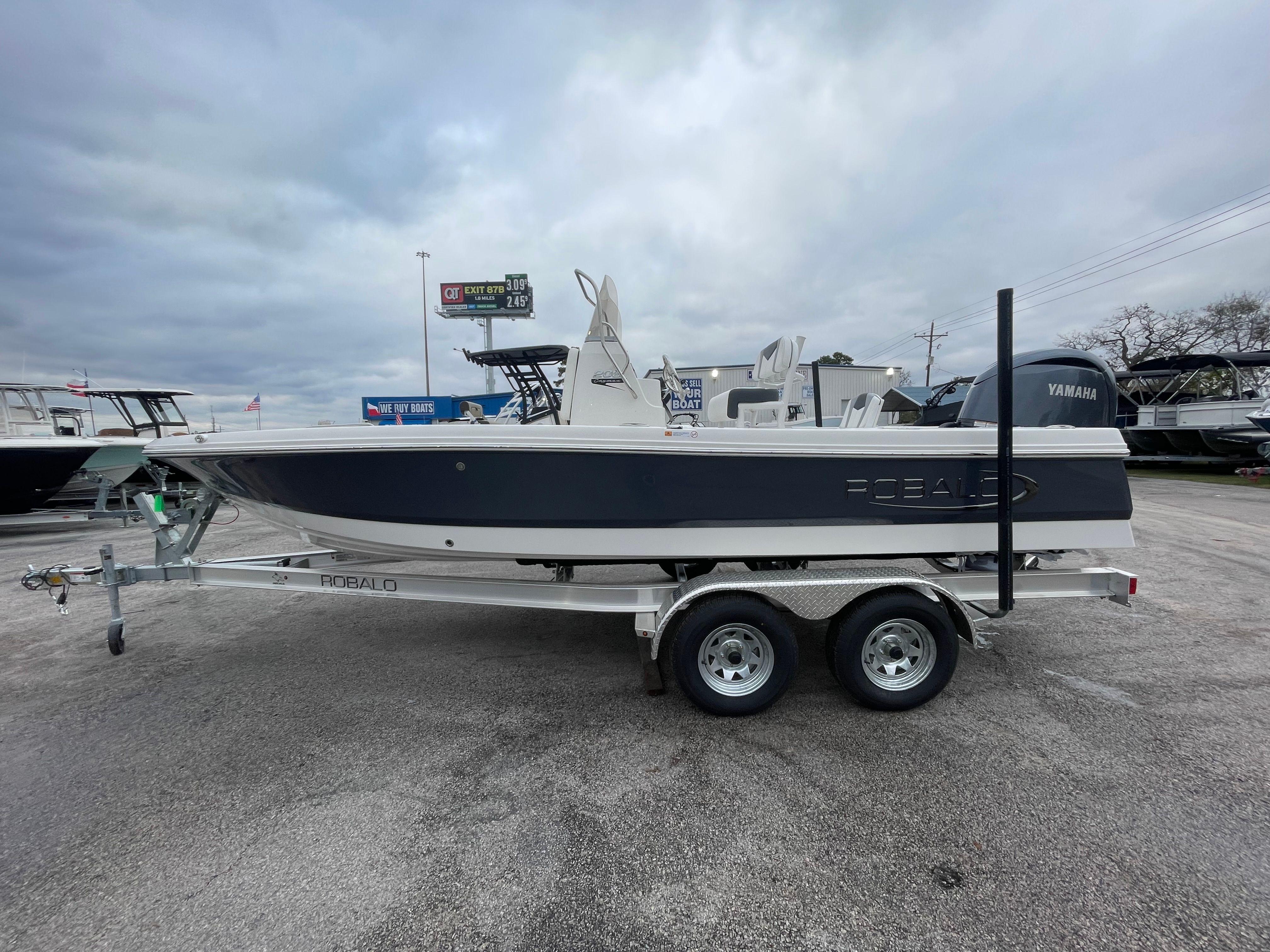2025 Robalo 206 Cayman