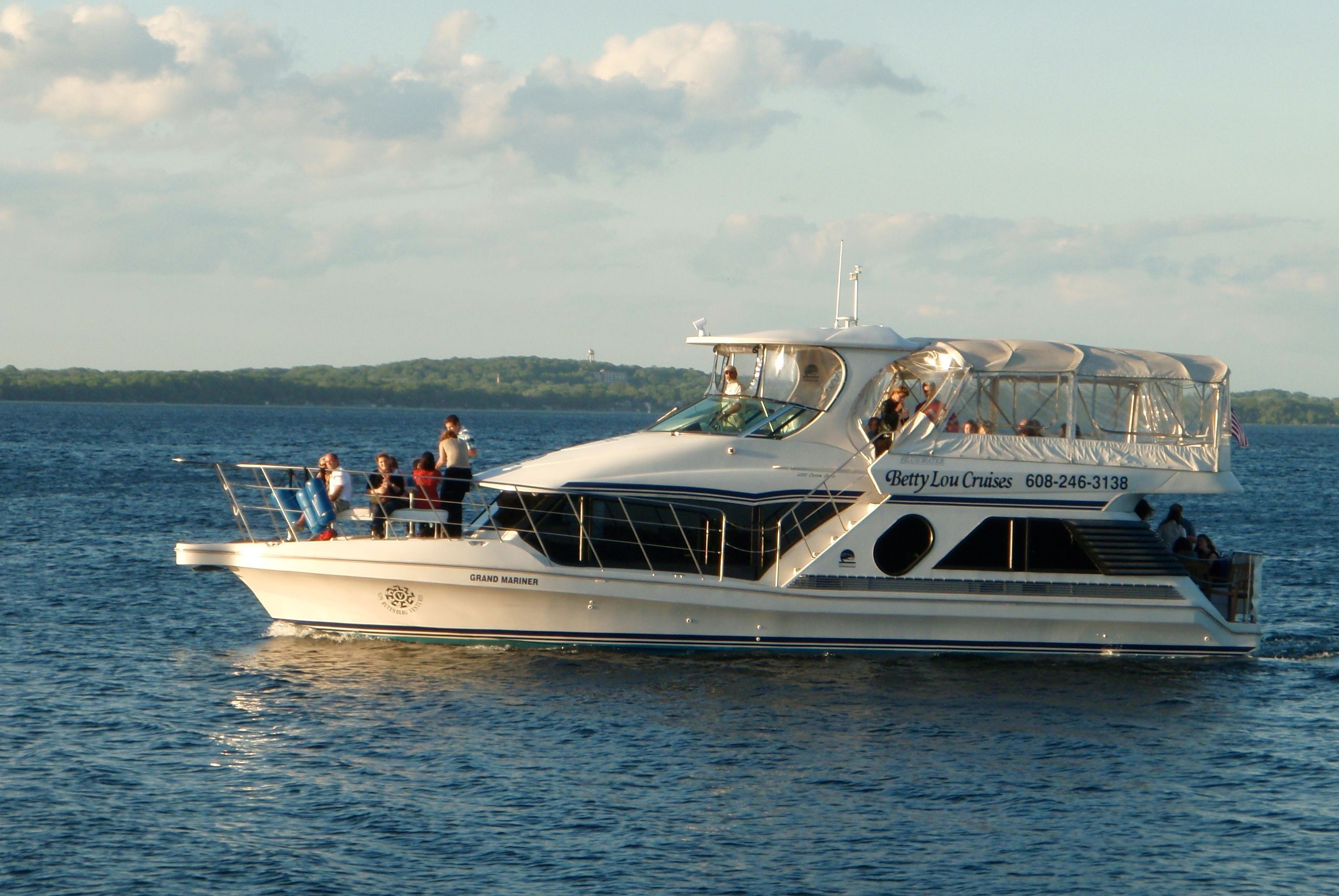 2003 Bluewater Yachts 5200 Millenium Commeercial