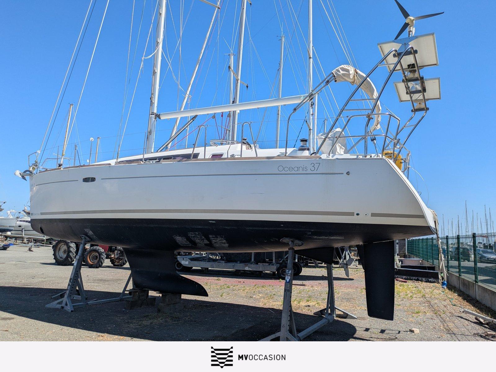 2012 Beneteau Oceanis 37