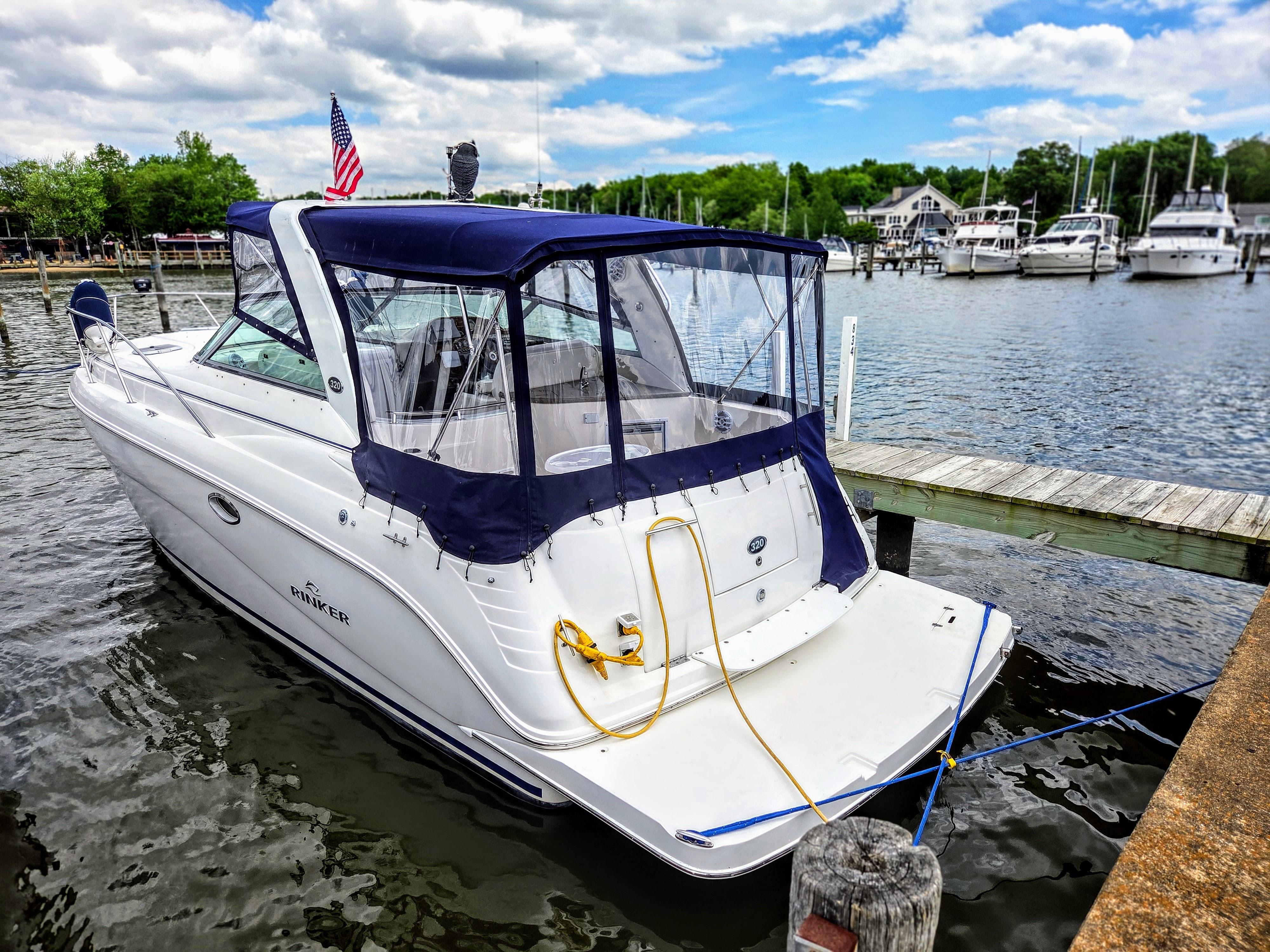 2007 Rinker 320 Express Cruiser