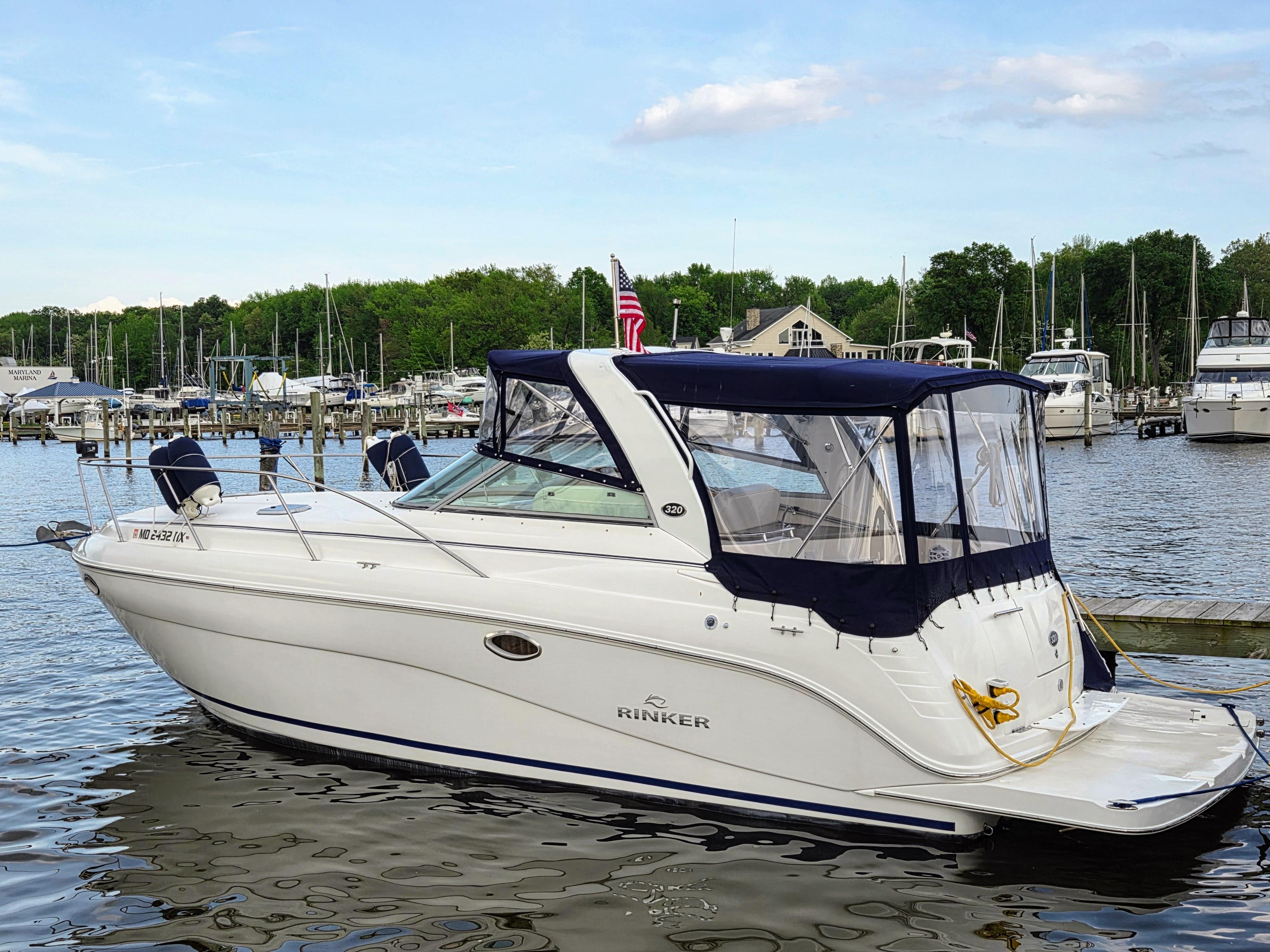 2007 Rinker 320 Express Cruiser