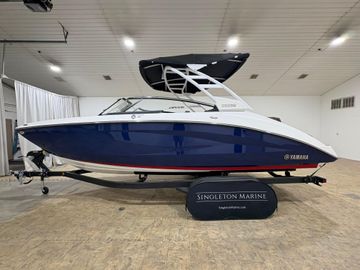 2025 Yamaha Boats 252SD