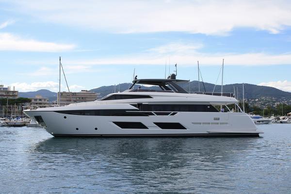 2018 Ferretti Yachts 920