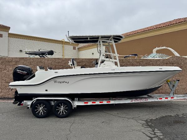 Bayliner Trophy T22CC 2022 Bayliner Trophy T22CC boat on trailer, parked outdoors.
