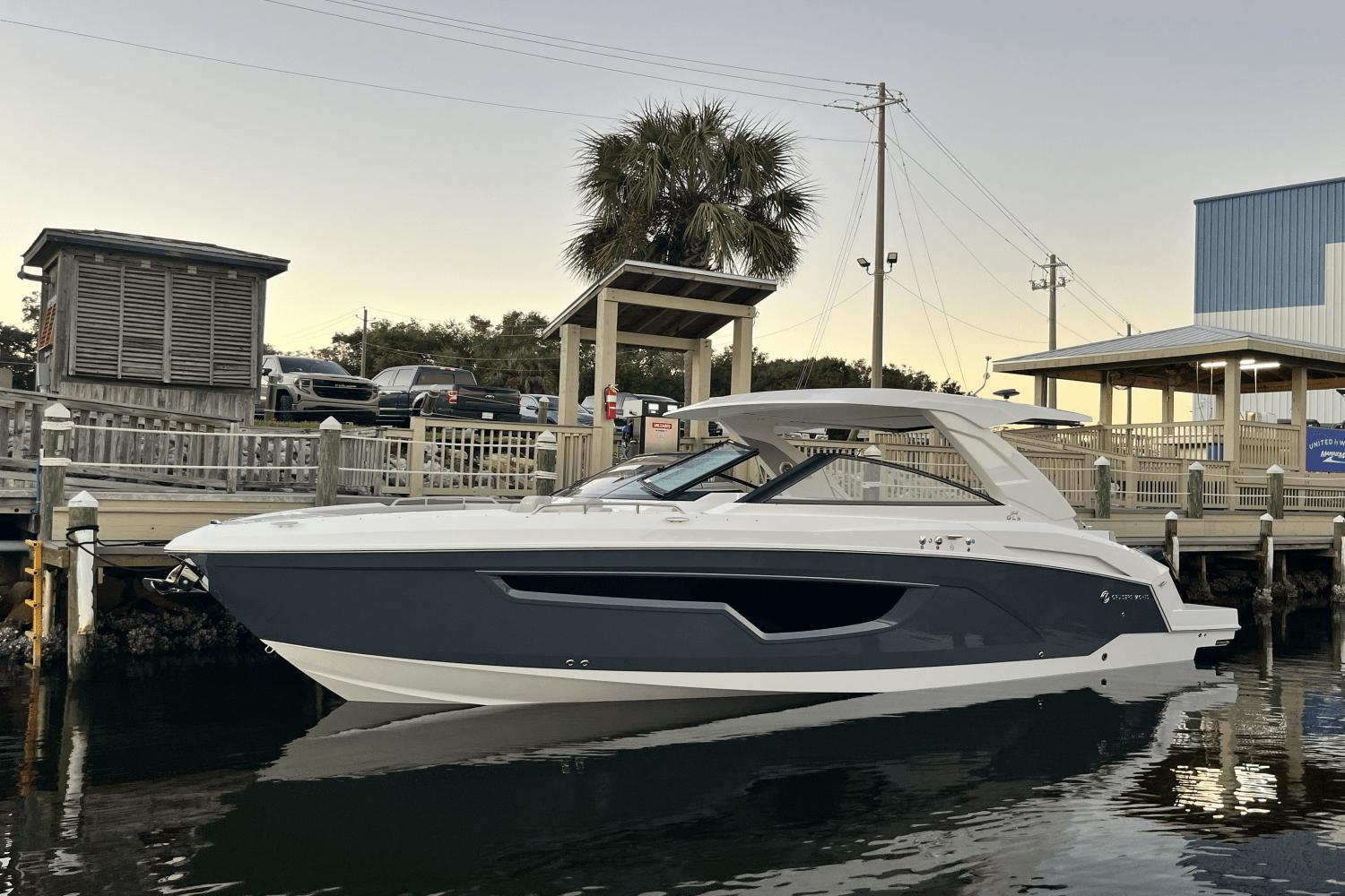 2025 Cruisers Yachts 34 GLS Outboard