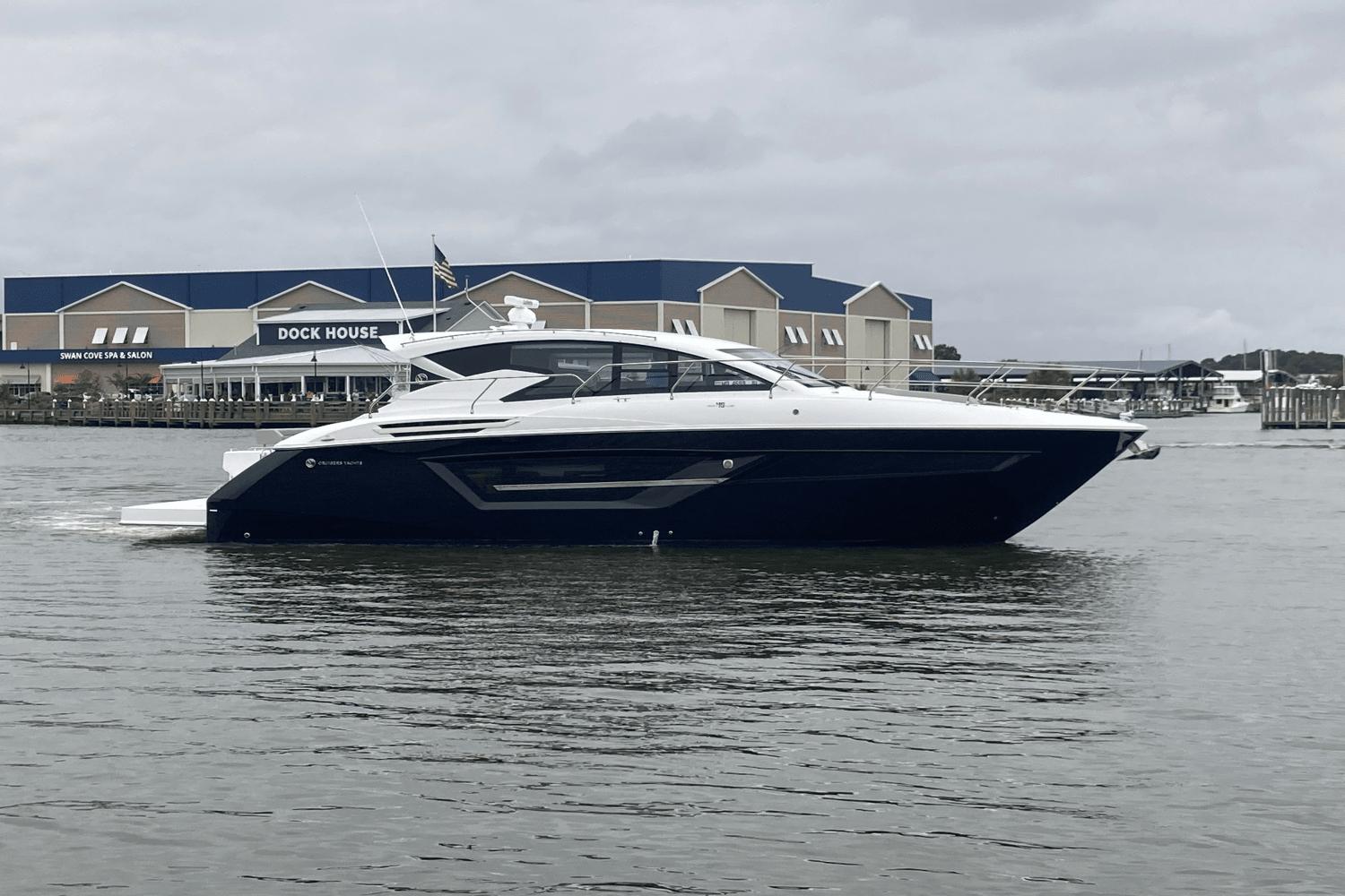 2025 Cruisers Yachts 46 Cantius