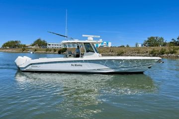 2019 Boston Whaler 330 Outrage