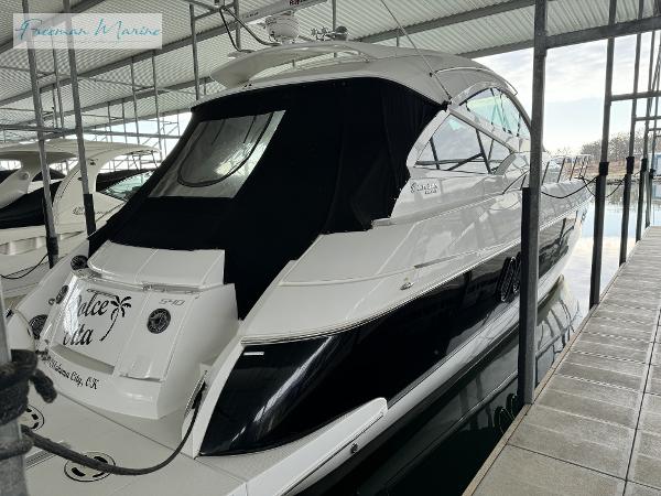 2014 Cruisers Yachts 540 Sports Coupe