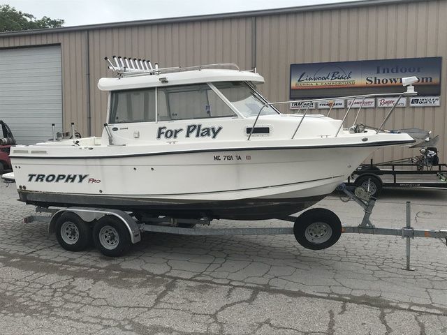 2007 Bayliner 2359 Trophy Walkaround