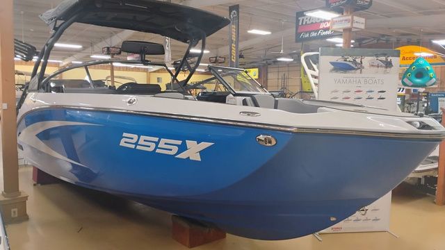 2025 Yamaha Boats 255XD