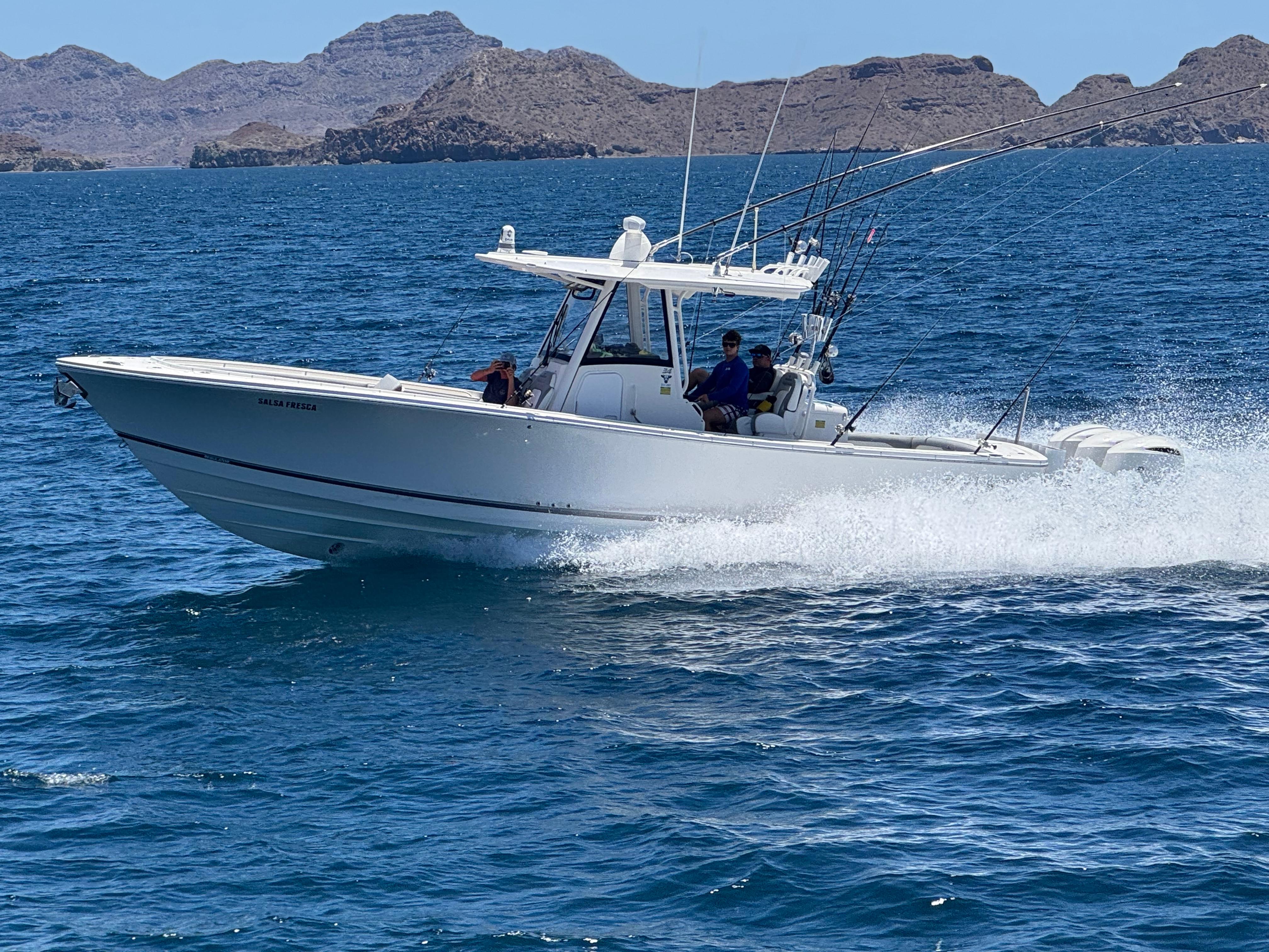 2020 Regulator 34 Center Console