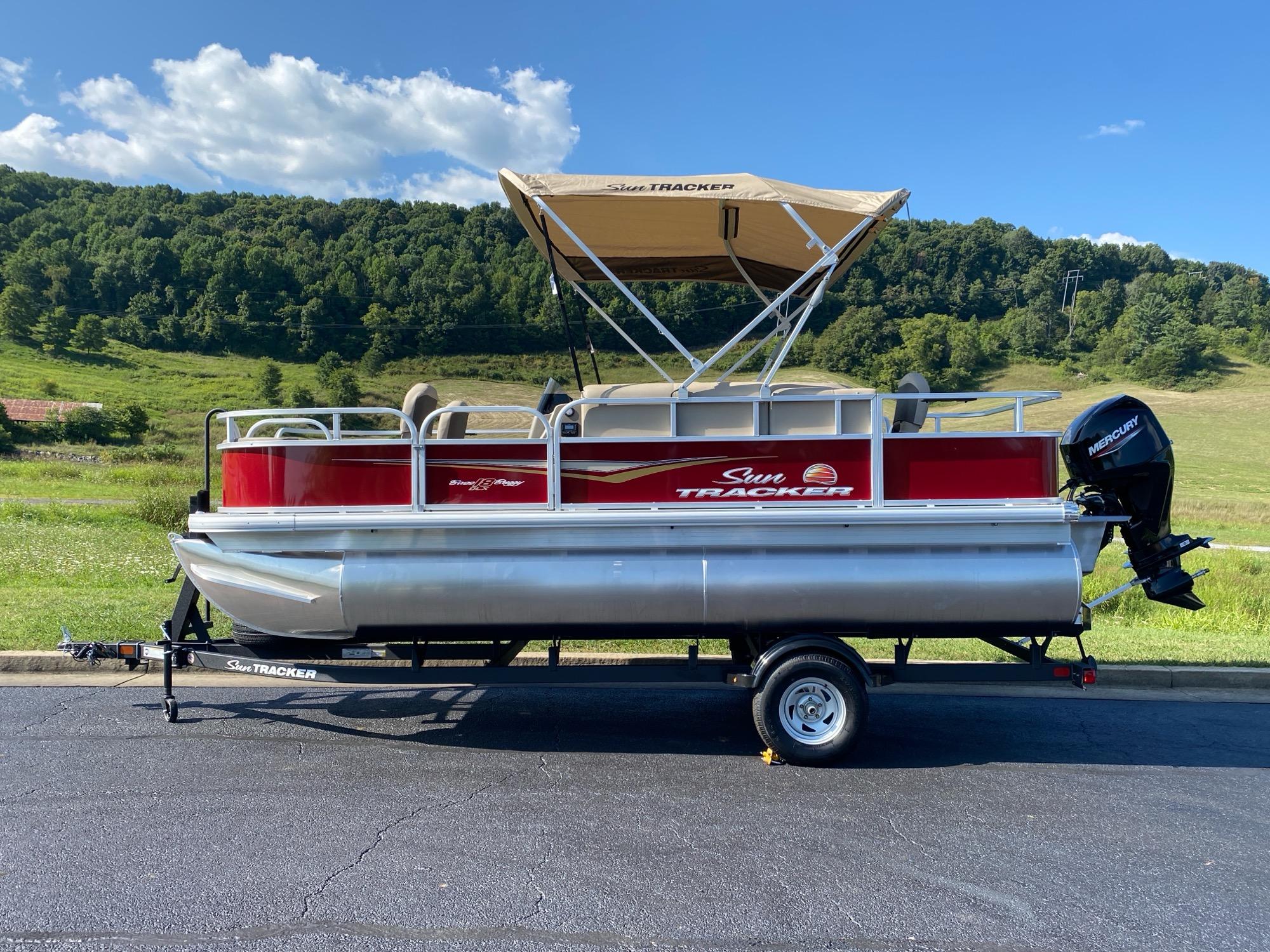 2025 Sun Tracker Bass Buggy 18 DLX