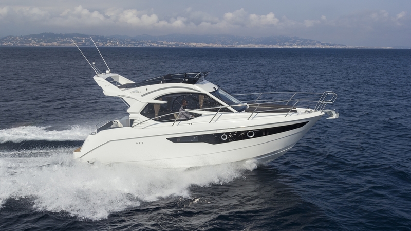 Galeon 300 Fly Starboard View