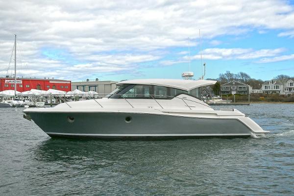 2018 Tiara Yachts 39 Coupe