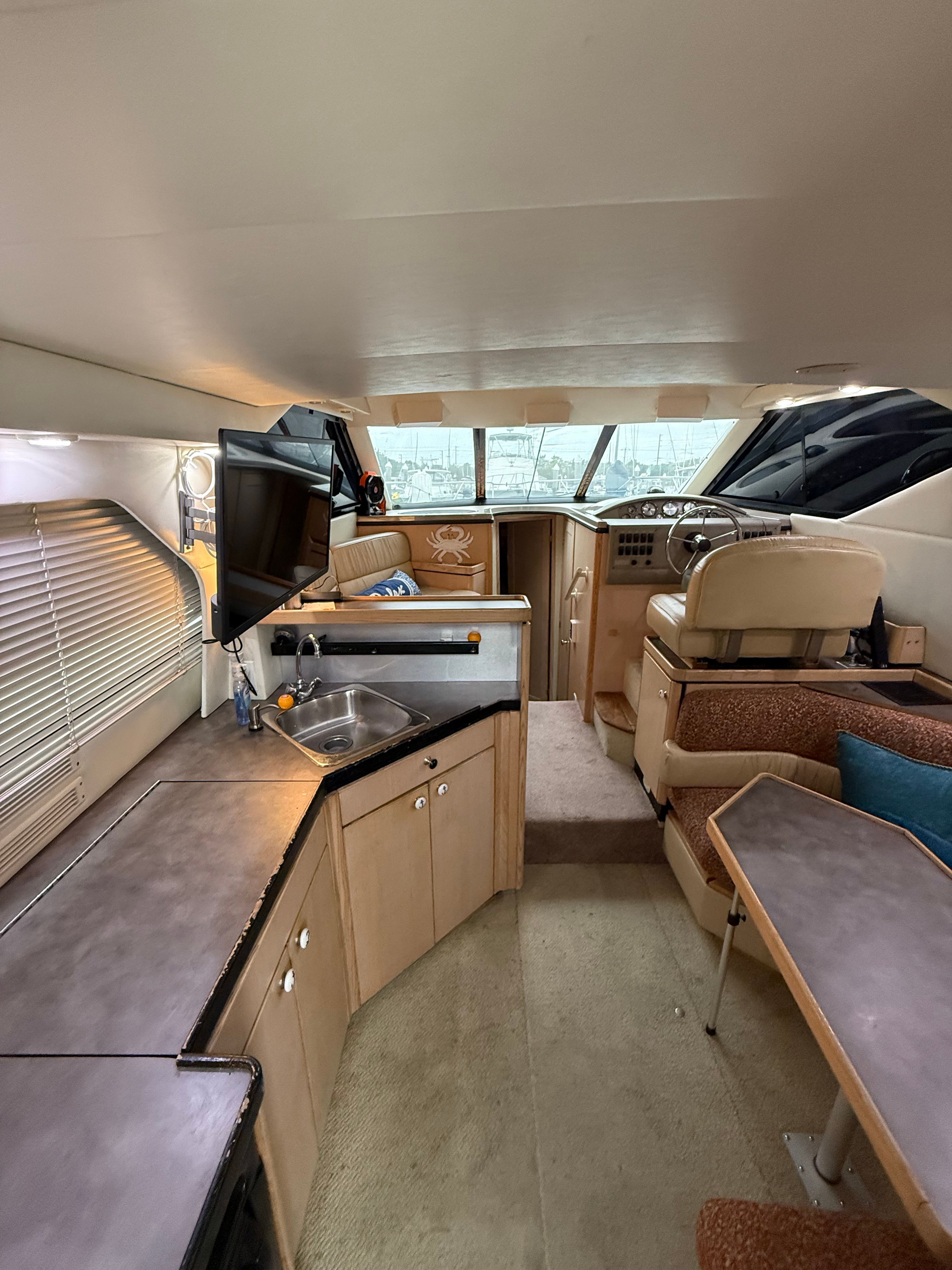 1997 Bayliner AVANTI COMMAND BRIDGE