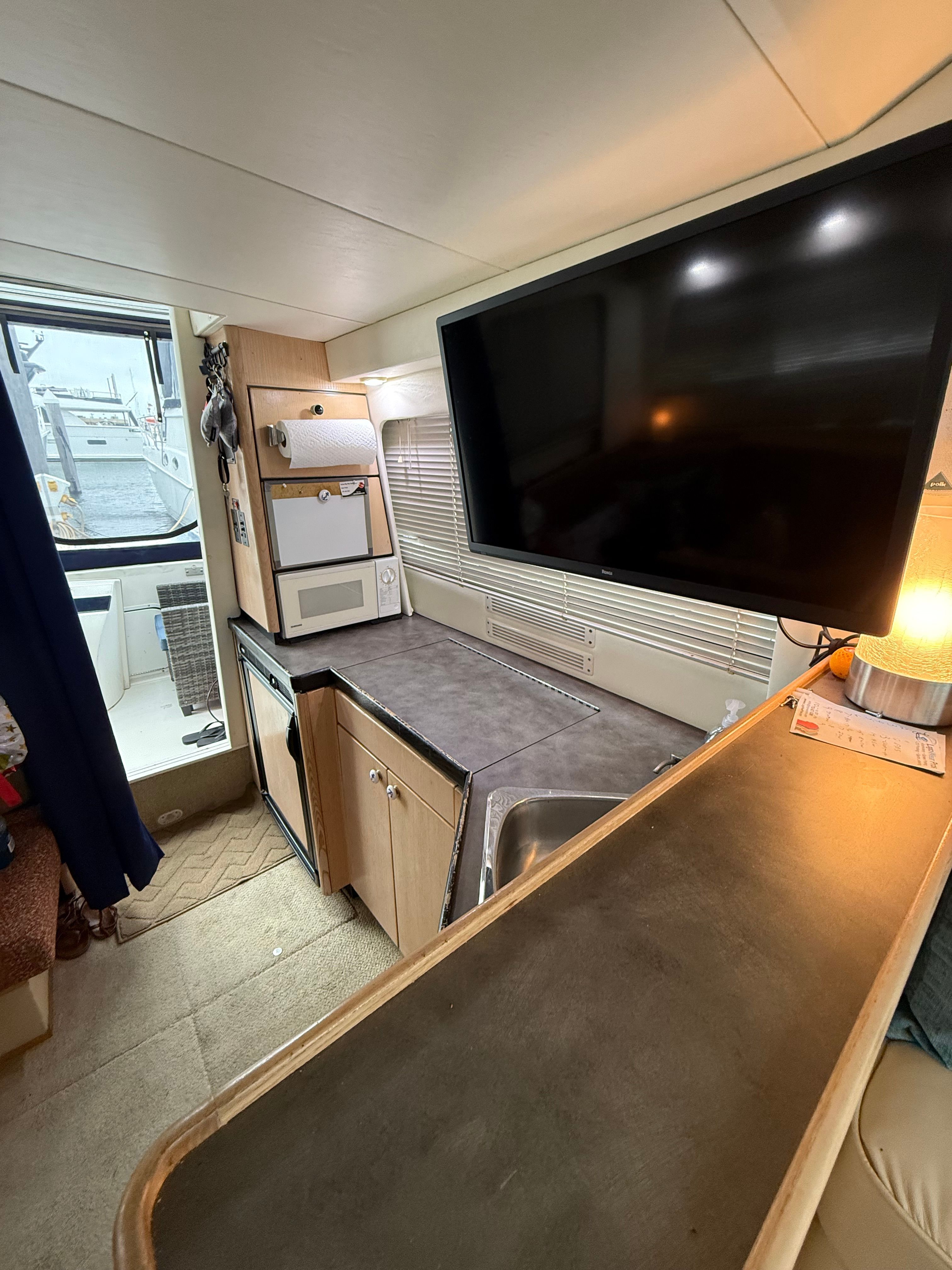 1997 Bayliner AVANTI COMMAND BRIDGE