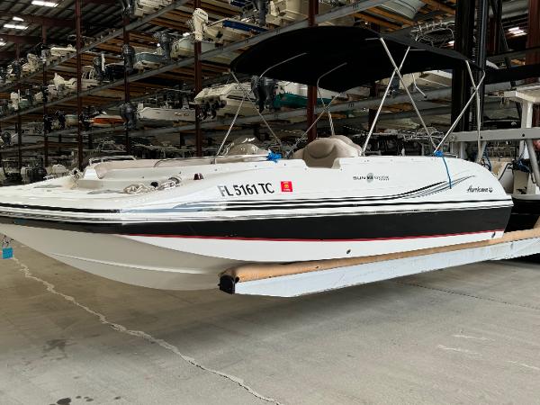 2014 Hurricane SunDeck Sport 202 OB