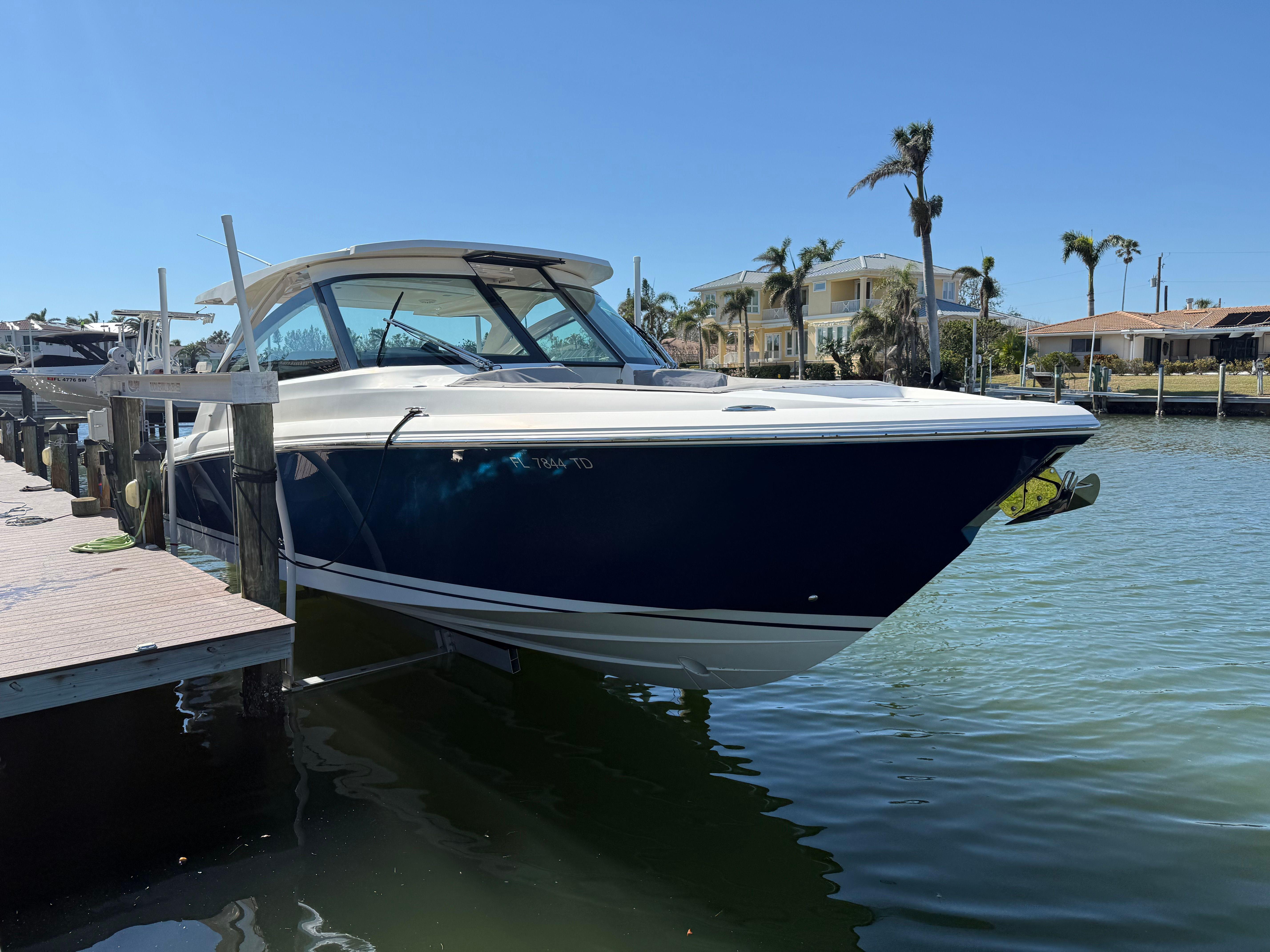 2022 Tiara Yachts 34 LX