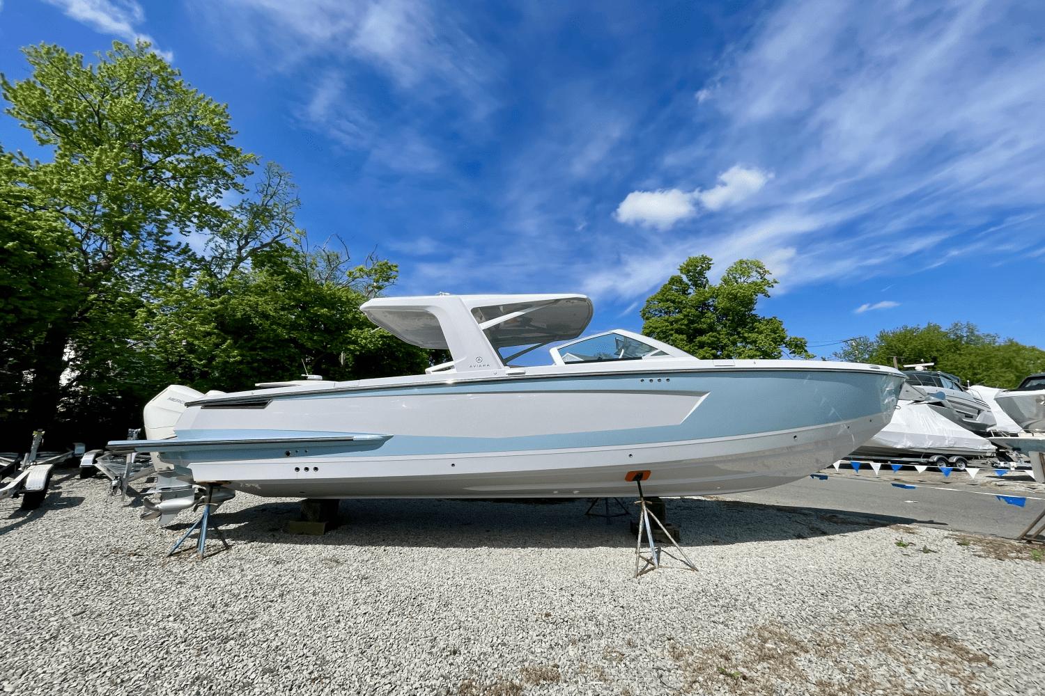 Aviara AV36 Outboard