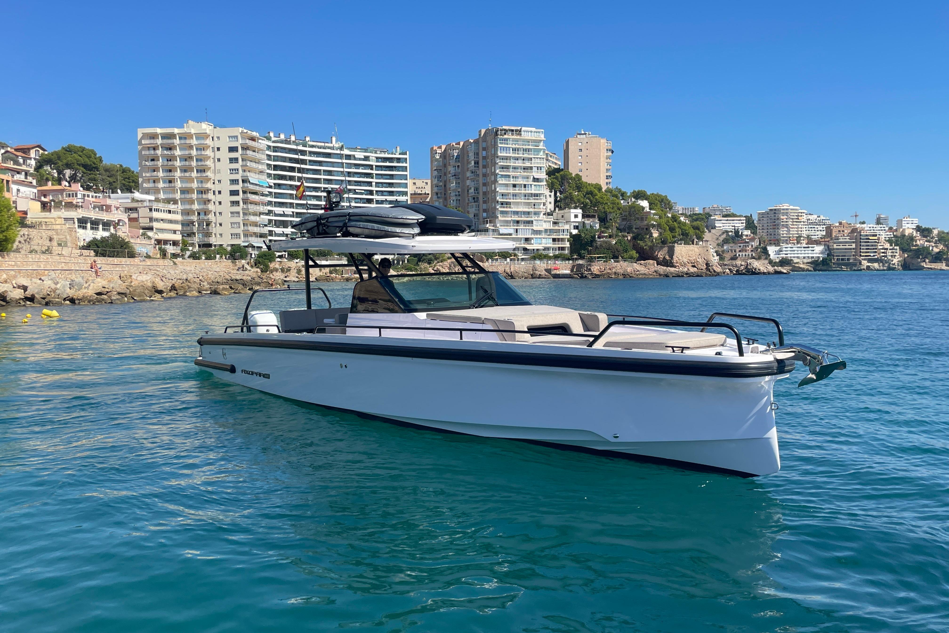 2022 Axopar 37 Sun-Top - Multistorage, Gyro